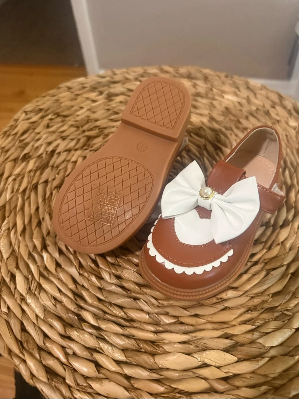 SHEIN Brown and White Bow Mary Jane Dress Shoes for Kids